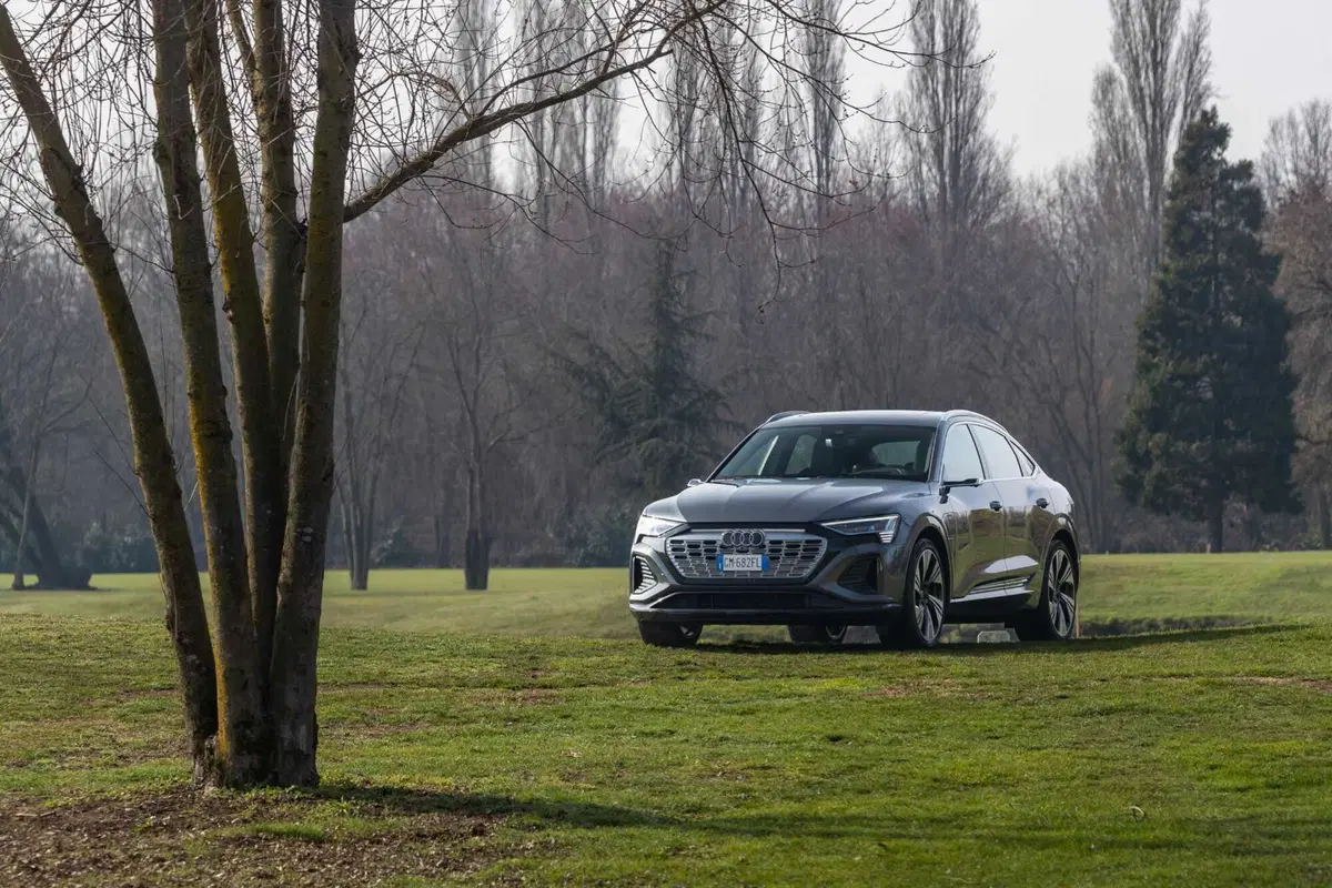 Audi Q8 e-tron 55 quattro Sportback (2023) (39)