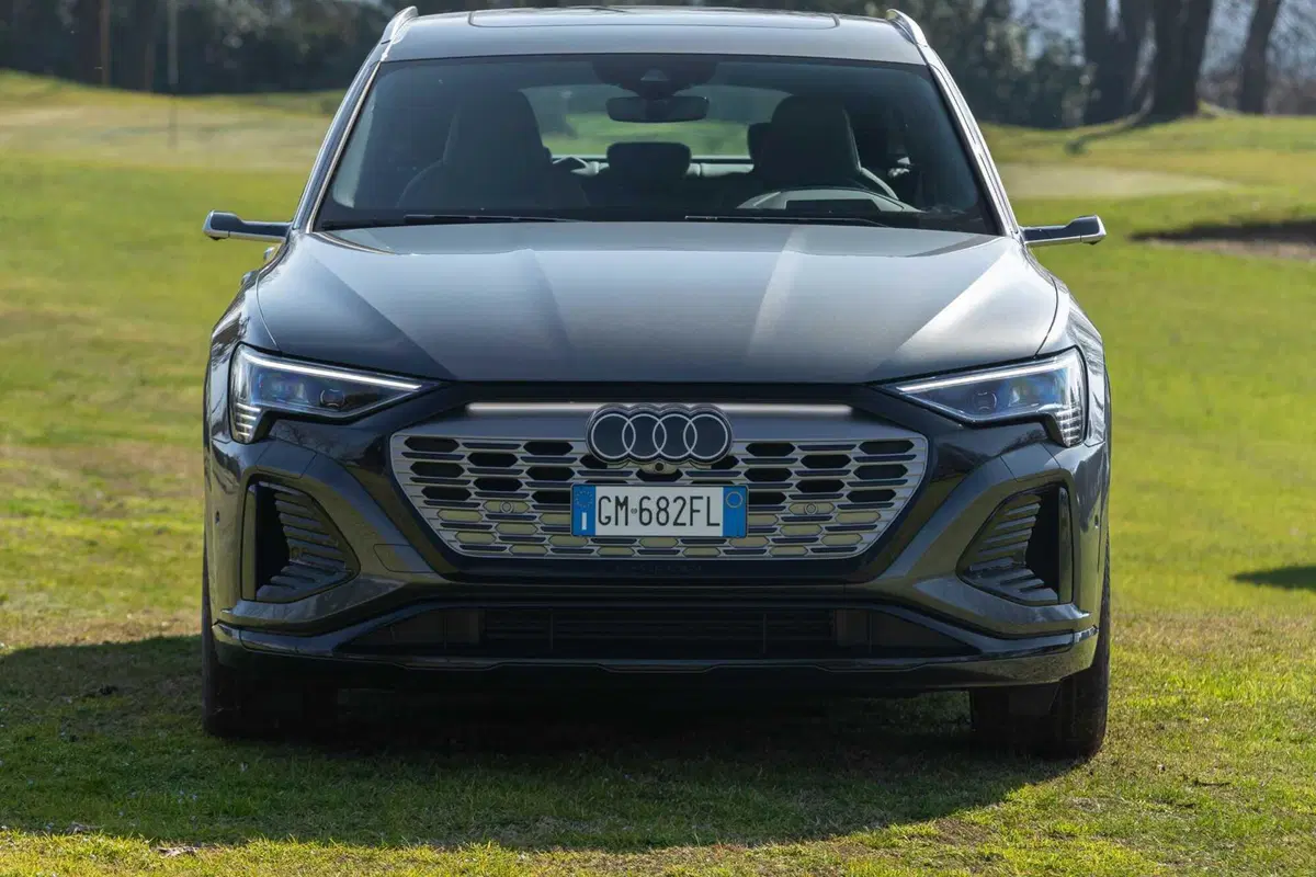 Audi Q8 e-tron 55 quattro Sportback (2023) (43)