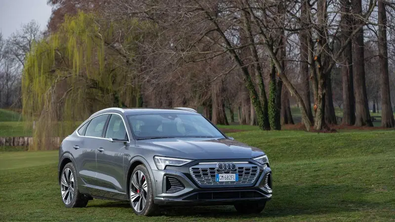 Audi Q8 e-tron, scatta il doppio richiamo: rischio freni per migliaia di SUV elettrici