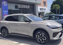 MG 4X, il SUV elettrico con batteria semi-solida arriva nei concessionari: sfida per la BYD Atto 3