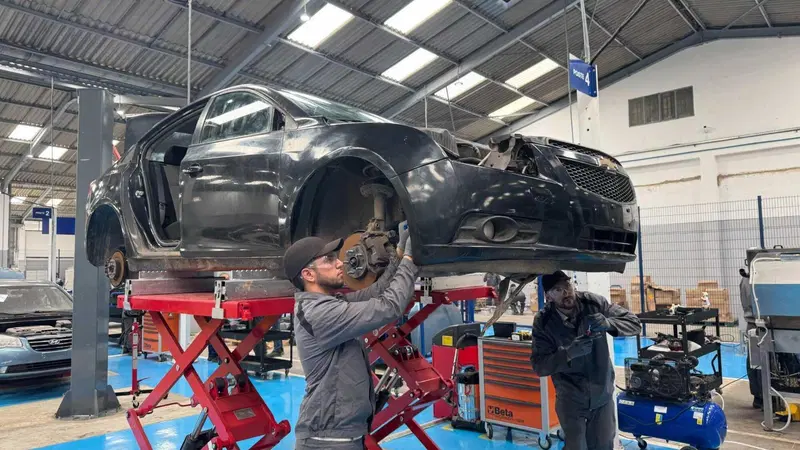 Stellantis sbarca a Casablanca con il primo centro di smontaggio veicoli in Africa: l'economia circolare parla arabo