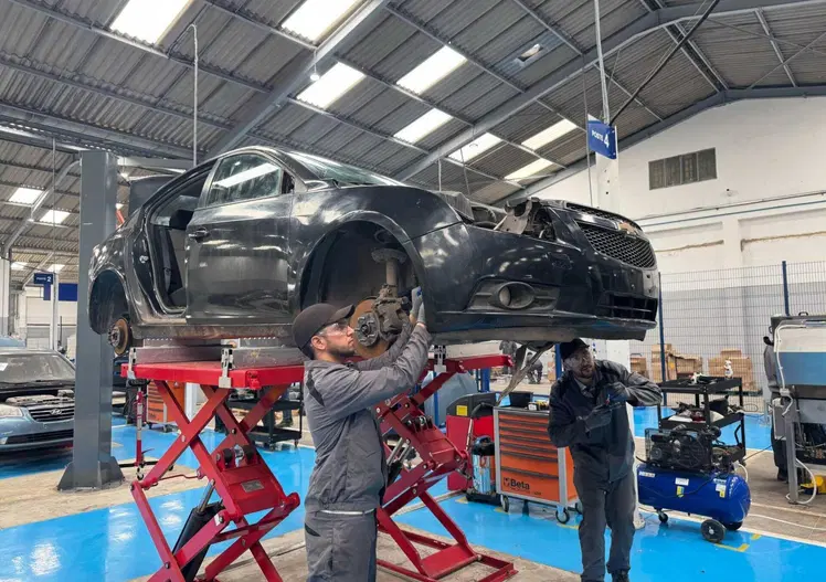 Stellantis sbarca a Casablanca con il primo centro di smontaggio veicoli in Africa: l'economia circolare parla arabo