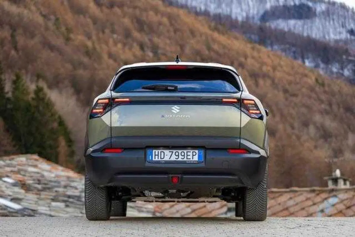 Suzuki e-Vitara 2026, la prova: la prima elettrica giapponese sa cavarsela davvero in fuoristrada? (VIDEO) (12)