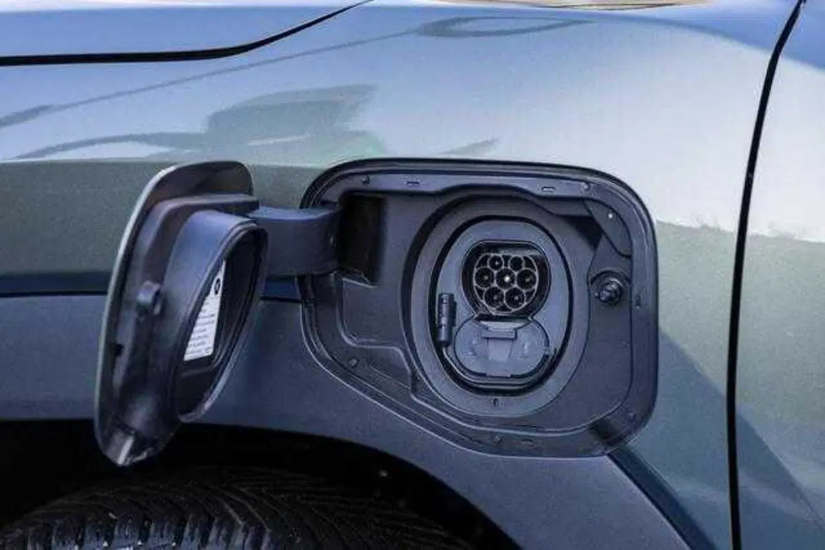 Suzuki e-Vitara 2026, la prova: la prima elettrica giapponese sa cavarsela davvero in fuoristrada? (VIDEO) (16)