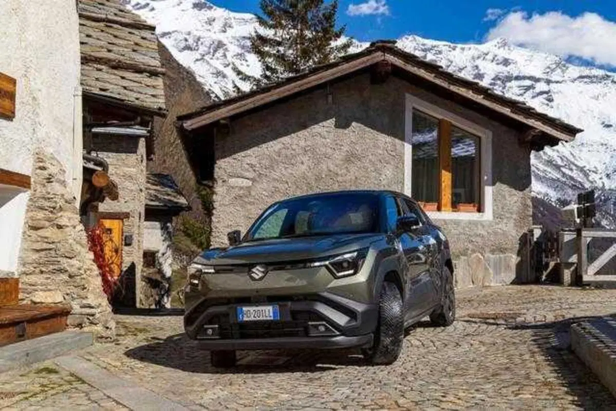 Suzuki e-Vitara 2026, la prova: la prima elettrica giapponese sa cavarsela davvero in fuoristrada? (VIDEO) (25)