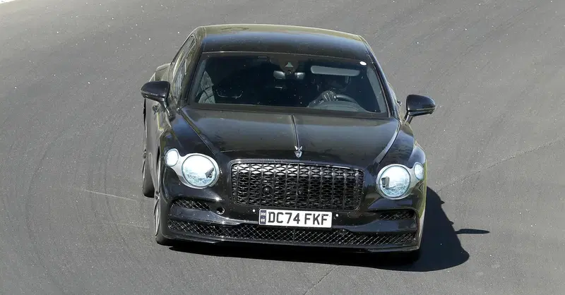 Bentley Flying Spur: in arrivo il secondo restyling per la berlina di lusso britannica