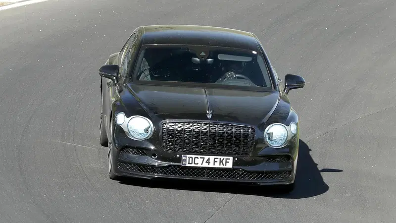 Bentley Flying Spur: in arrivo il secondo restyling per la berlina di lusso britannica