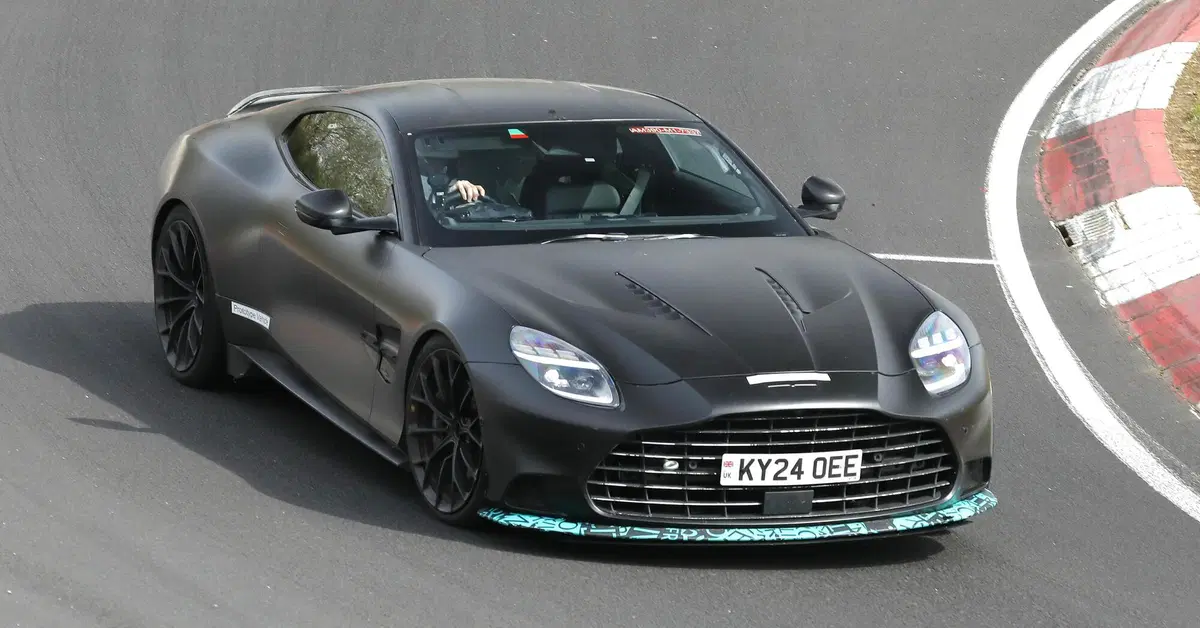 Nuova Aston Martin Vanquish S: evoluzione estrema della super-GT con un nuovo V12