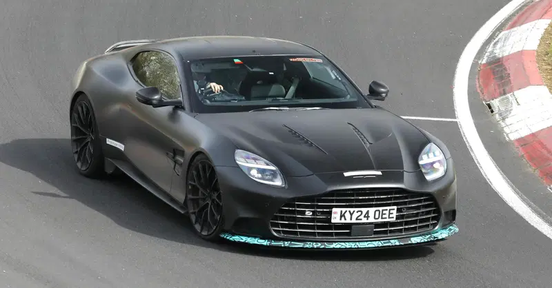 Nuova Aston Martin Vanquish S: evoluzione estrema della super-GT con un nuovo V12