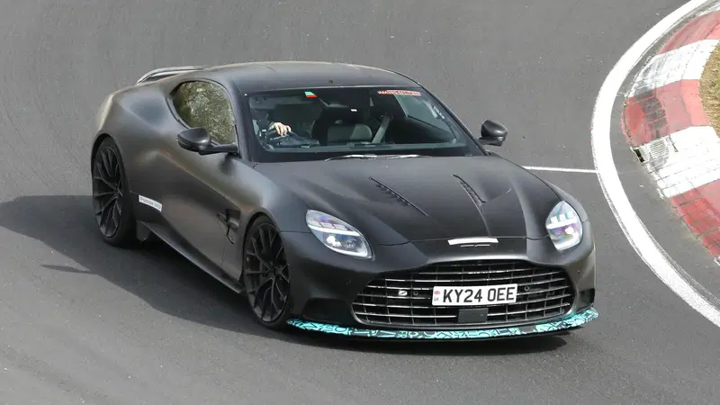 Nuova Aston Martin Vanquish S: evoluzione estrema della super-GT con un nuovo V12