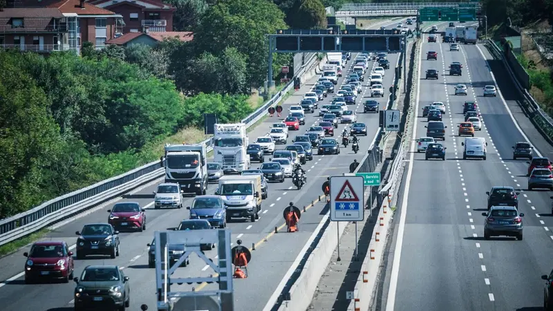 Italia regina dell&rsquo;auto privata: oltre 700 vetture ogni 1.000 abitanti, &egrave; record assoluto in Europa