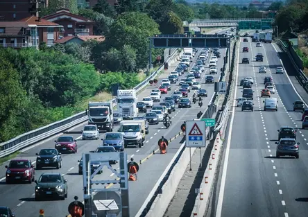 Italia regina dell’auto privata: oltre 700 vetture ogni 1.000 abitanti, è record assoluto in Europa