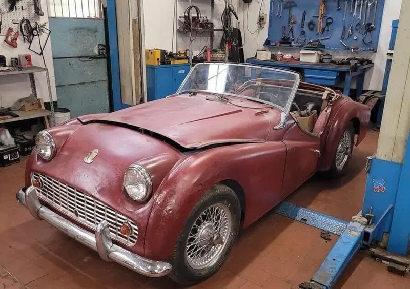 Triumph TR 3 A DA RESTAURO d'epoca del 1960 a Soresina
