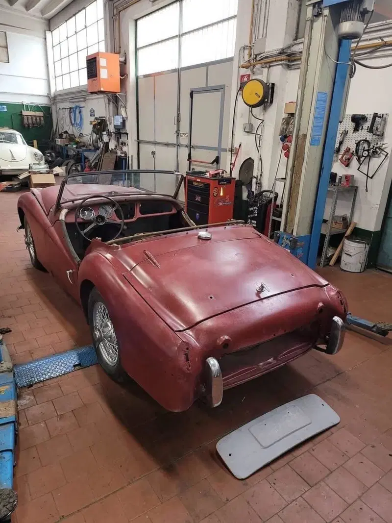 Triumph TR 3 A DA RESTAURO  d'epoca a Cremona (2)