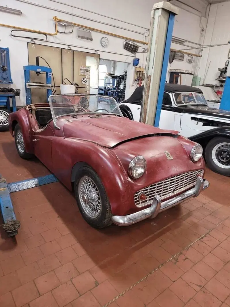 Triumph TR 3 A DA RESTAURO  d'epoca a Cremona (4)