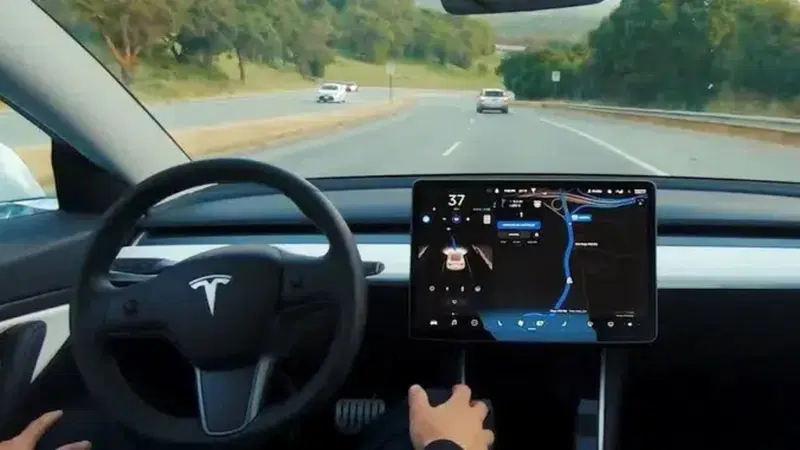 Tesla e guida autonoma, l&rsquo;Europa frena: polemiche sull&rsquo;omologazione del Full Self-Driving