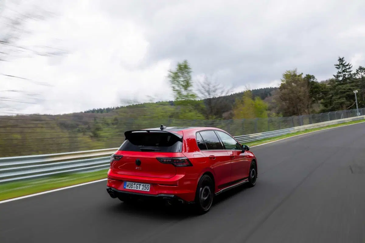 Golf GTI EDITION 50, nuovo record al Nürburgring: è la trazione anteriore più veloce di sempre