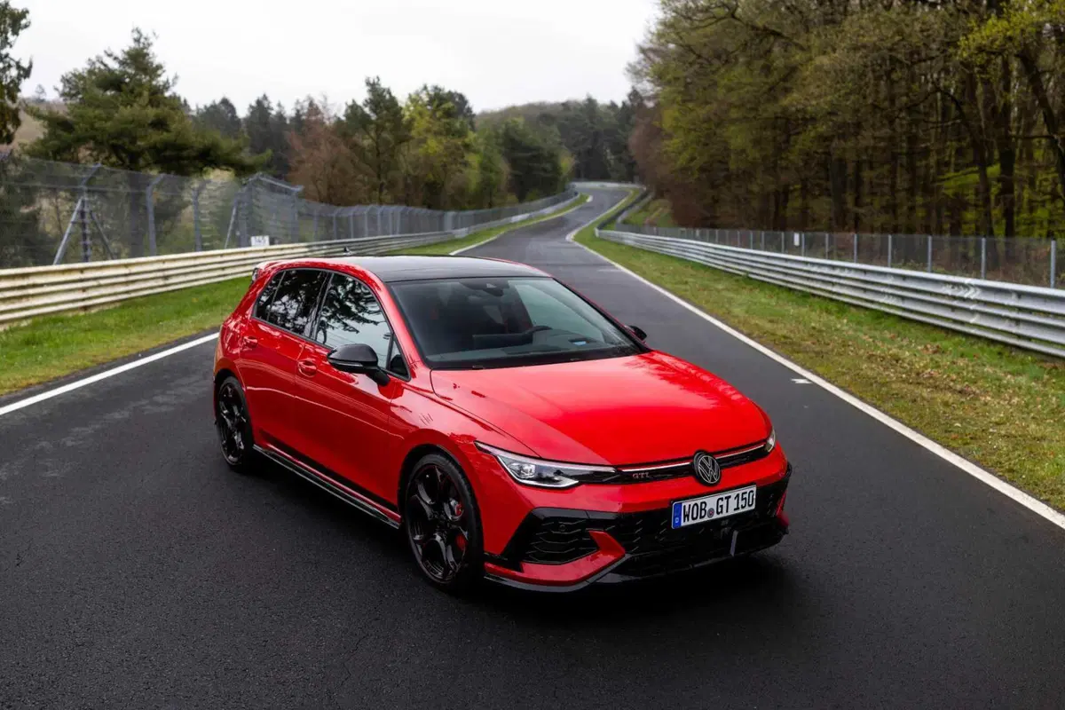Golf GTI EDITION 50, nuovo record al Nürburgring: è la trazione anteriore più veloce di sempre (2)
