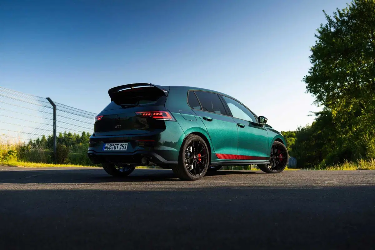 Golf GTI EDITION 50, nuovo record al Nürburgring: è la trazione anteriore più veloce di sempre (3)