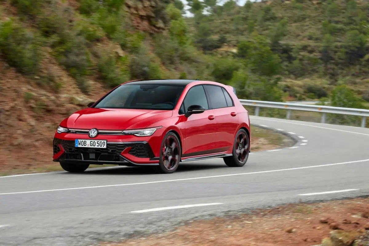Golf GTI EDITION 50, nuovo record al Nürburgring: è la trazione anteriore più veloce di sempre (4)