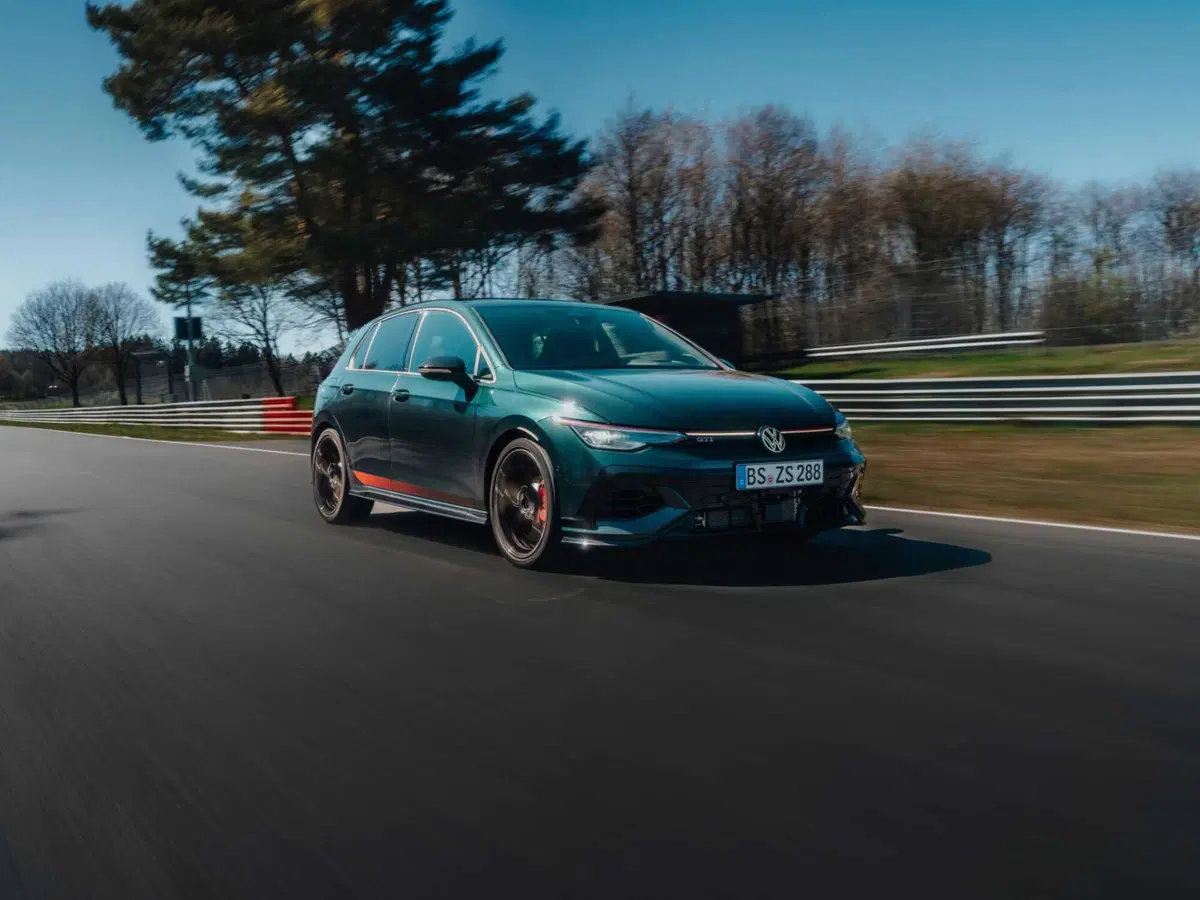 Golf GTI EDITION 50, nuovo record al Nürburgring: è la trazione anteriore più veloce di sempre (5)