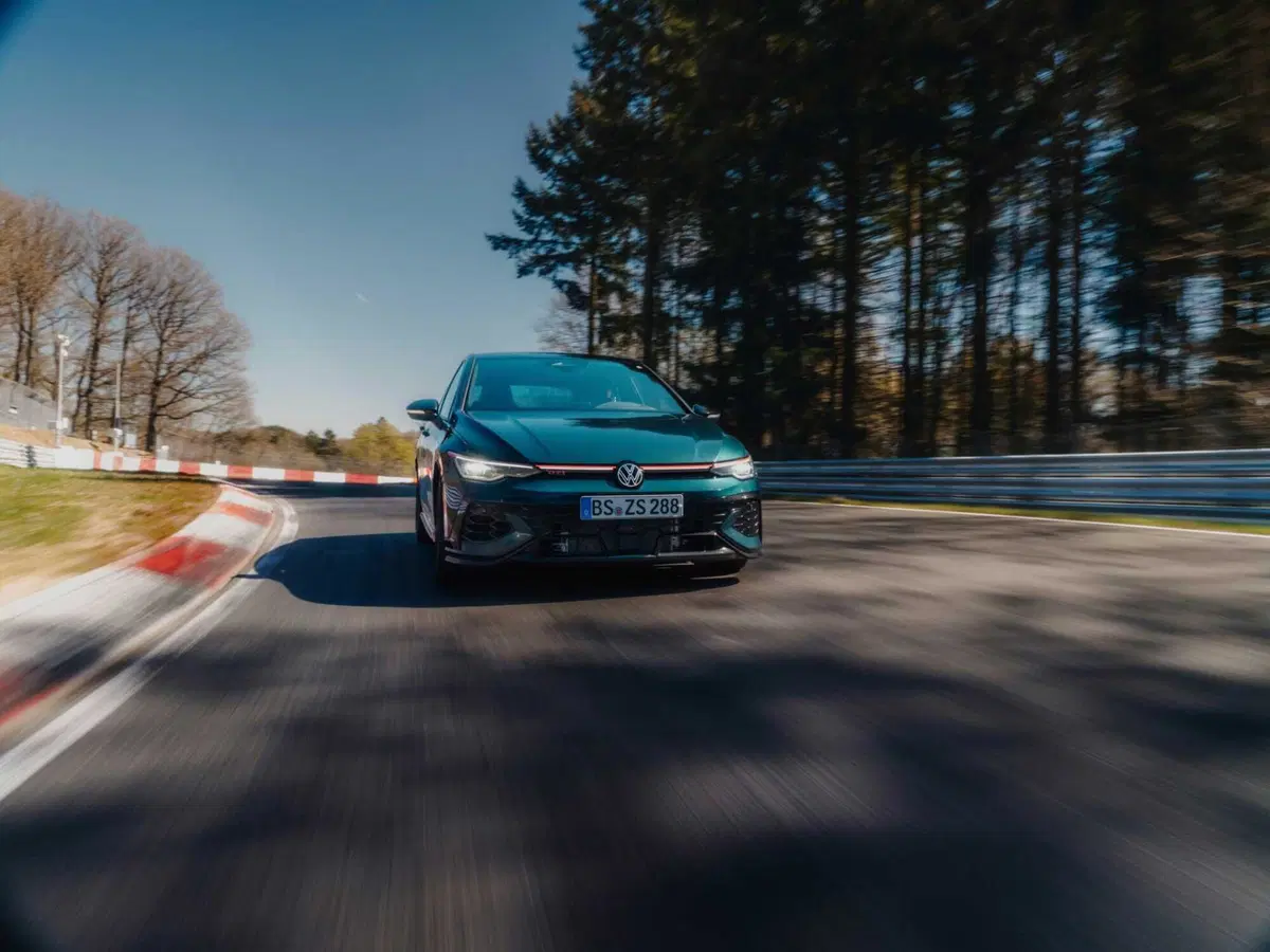 Golf GTI EDITION 50, nuovo record al Nürburgring: è la trazione anteriore più veloce di sempre (6)