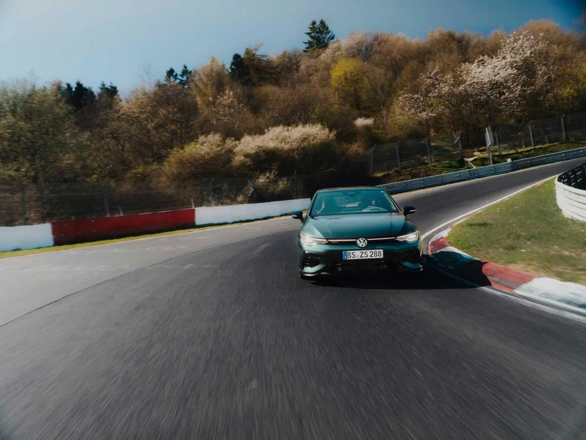 Golf GTI EDITION 50, nuovo record al Nürburgring: è la trazione anteriore più veloce di sempre (7)