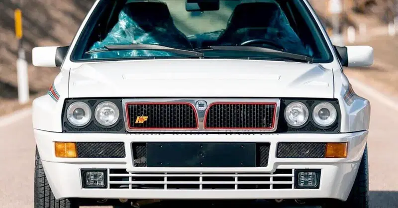 Lancia Delta Integrale mai usata dopo 30 anni: ancora col cellophane, all&rsquo;asta per una cifra record