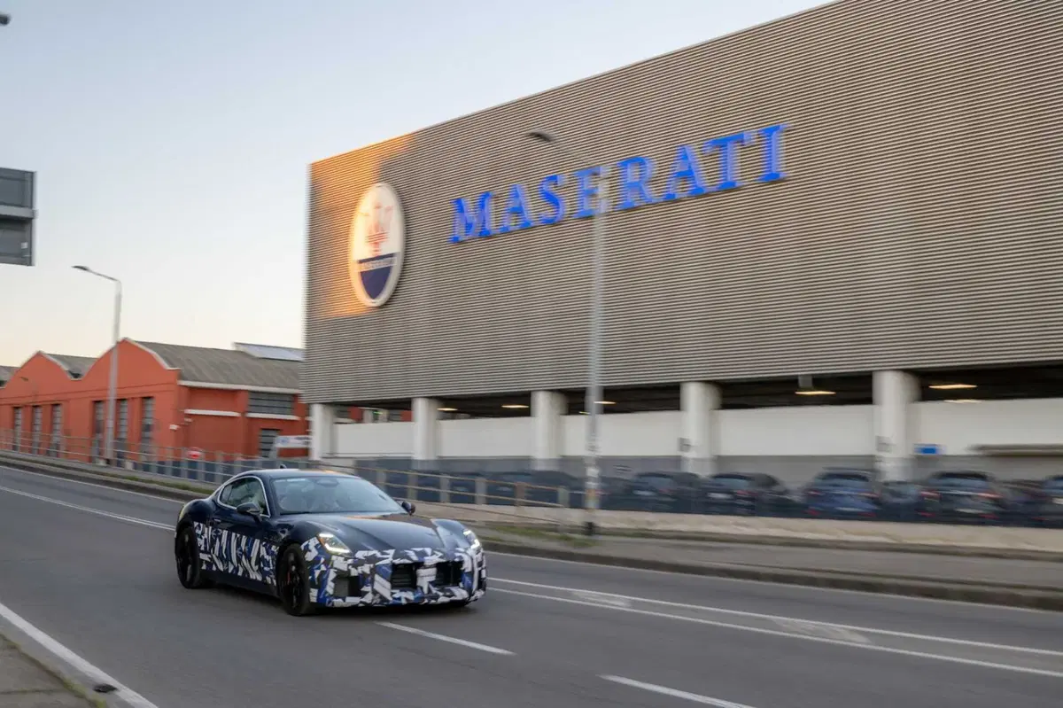 Maserati, blitz a Modena: GranTurismo, GranCabrio e Grecale sorprese durante i collaudi (7)