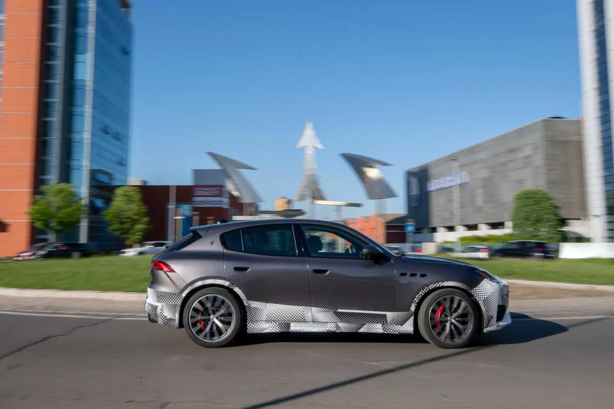 Maserati, blitz a Modena: GranTurismo, GranCabrio e Grecale sorprese durante i collaudi (10)