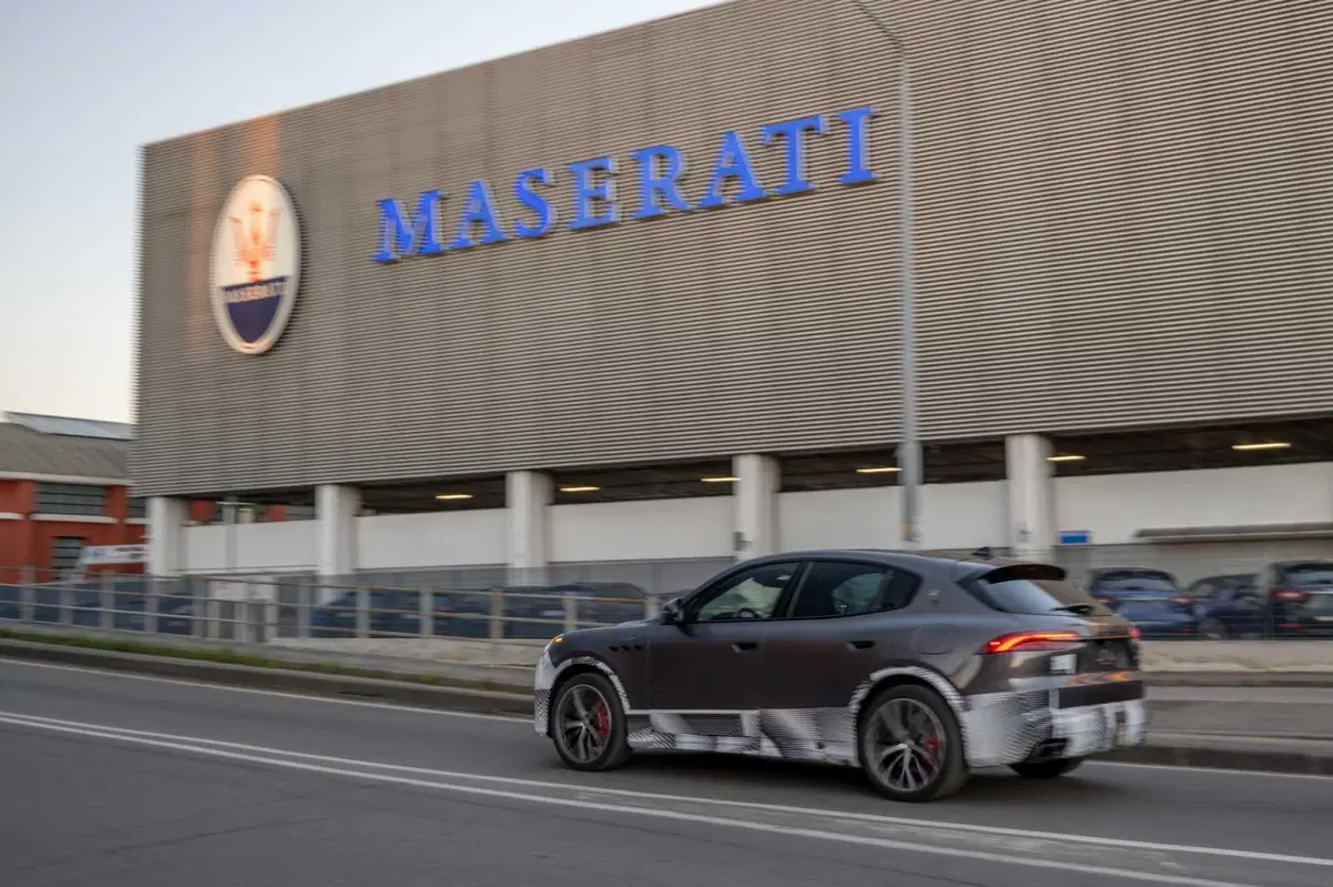 Maserati, blitz a Modena: GranTurismo, GranCabrio e Grecale sorprese durante i collaudi (11)