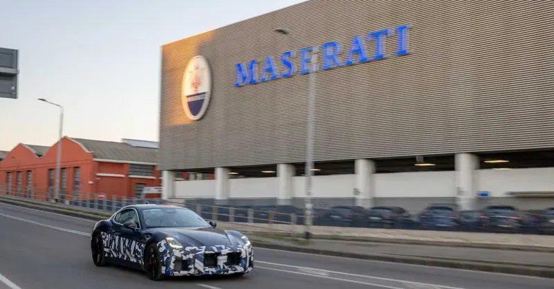 Maserati, blitz a Modena: GranTurismo, GranCabrio e Grecale sorprese durante i collaudi