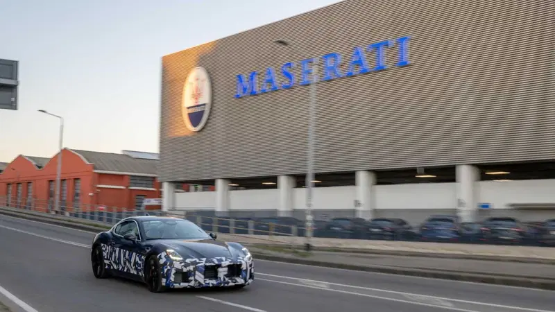 Maserati, blitz a Modena: GranTurismo, GranCabrio e Grecale sorprese durante i collaudi