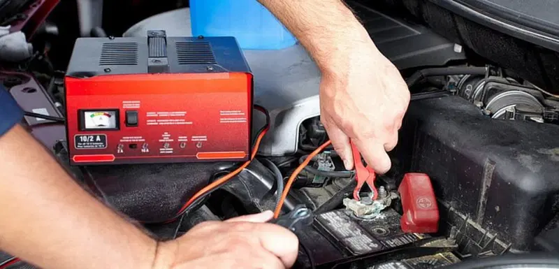 Controlla lo stato della batteria e delle candele