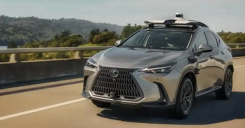 Toyota Woven City accelera: l'intelligenza artificiale che vede tutto ridisegna la mobilit&agrave; del futuro