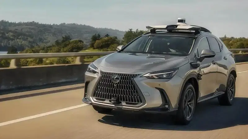 Toyota Woven City accelera: l'intelligenza artificiale che vede tutto ridisegna la mobilit&agrave; del futuro