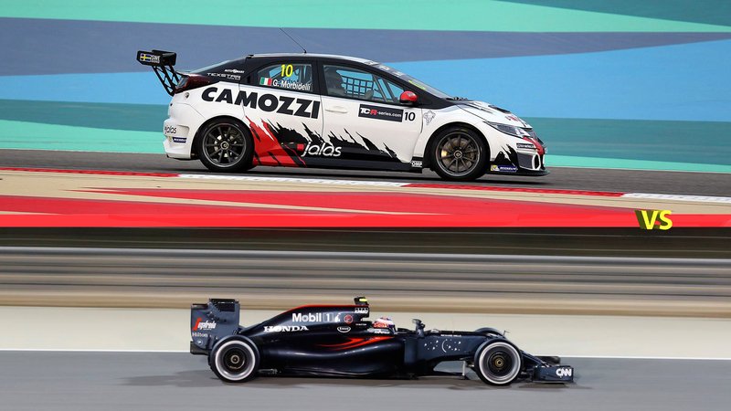 Honda Civic TCR vs McLaren Honda F1, la sfida impossibile a Sakhir