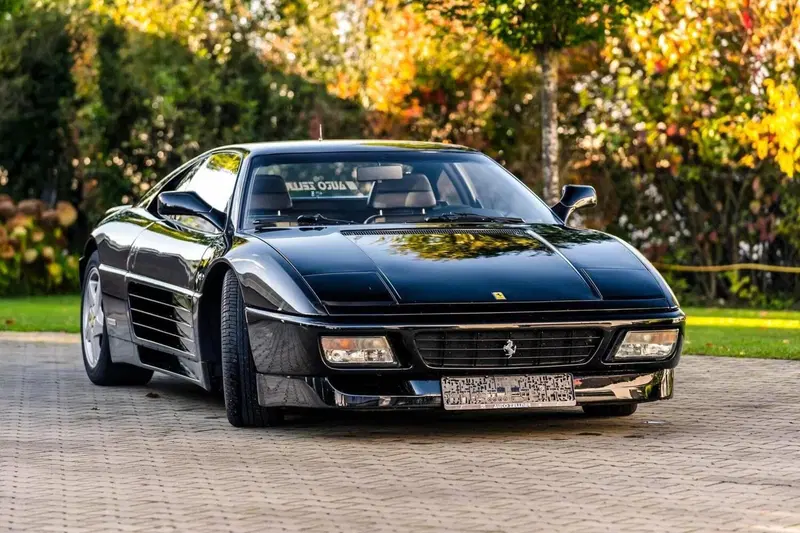 Ferrari 348 TB d'epoca a Milano