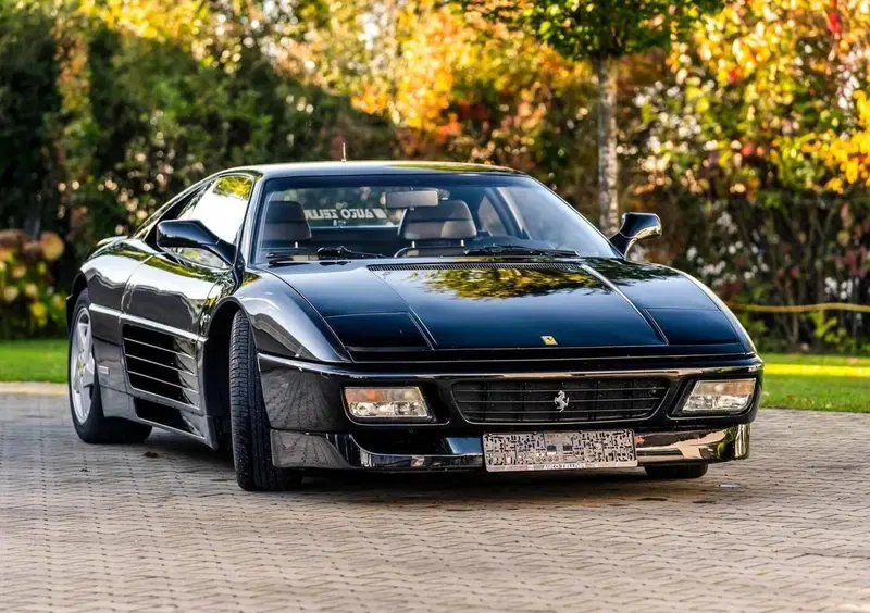 Ferrari 348 TBd'epoca del 1992 a Milano