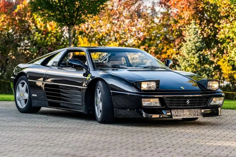 Ferrari 348 TB d'epoca a Milano (2)