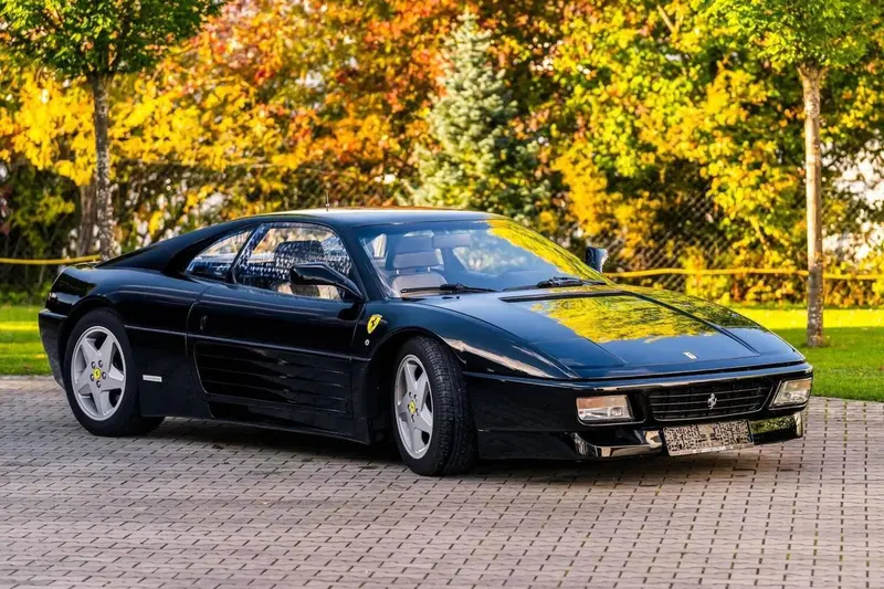 Ferrari 348 TB d'epoca a Milano (7)