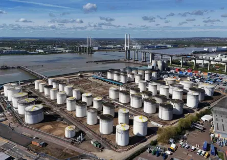 Nuova scoperta di petrolio nel pieno della crisi energetica: cosa cambia per mercati, auto e prezzi dei carburanti