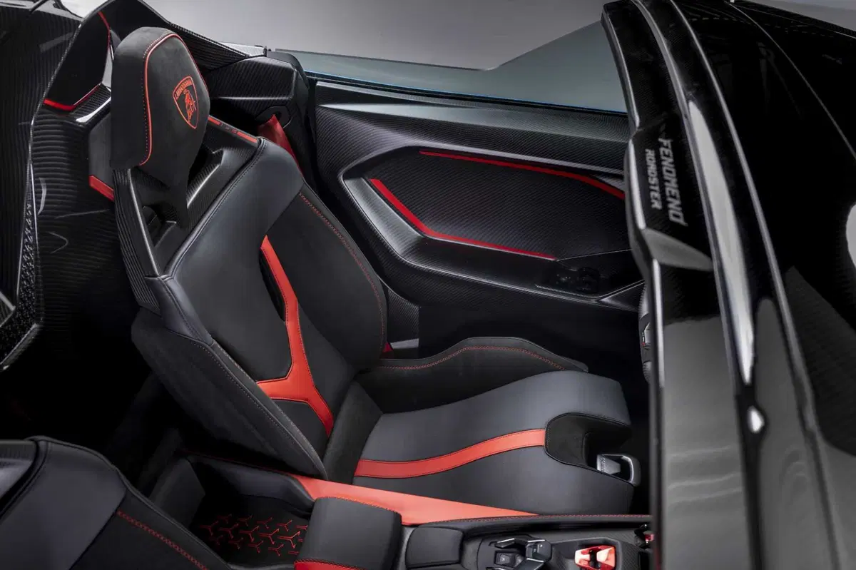 Lamborghini Fenomeno Roadster: 1080 CV ibridi a cielo aperto, ne nasceranno soltanto 15 nel mondo (5)