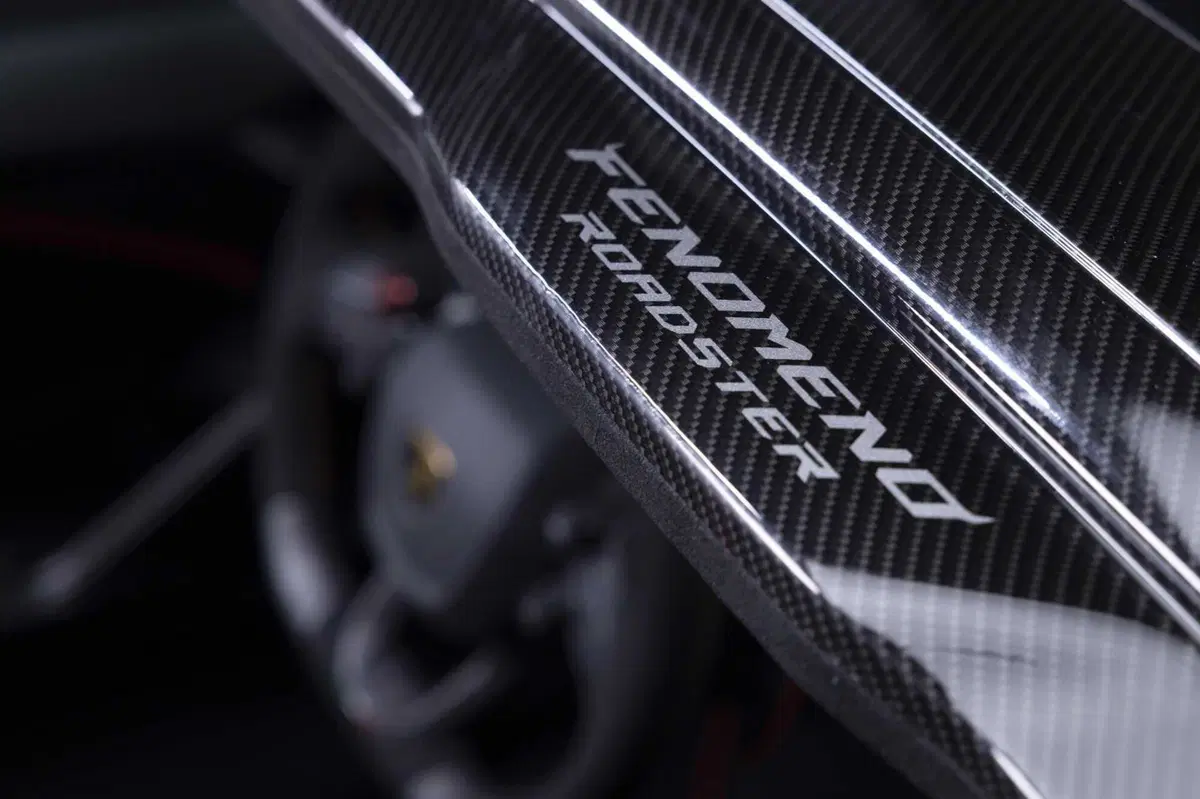 Lamborghini Fenomeno Roadster: 1080 CV ibridi a cielo aperto, ne nasceranno soltanto 15 nel mondo (14)