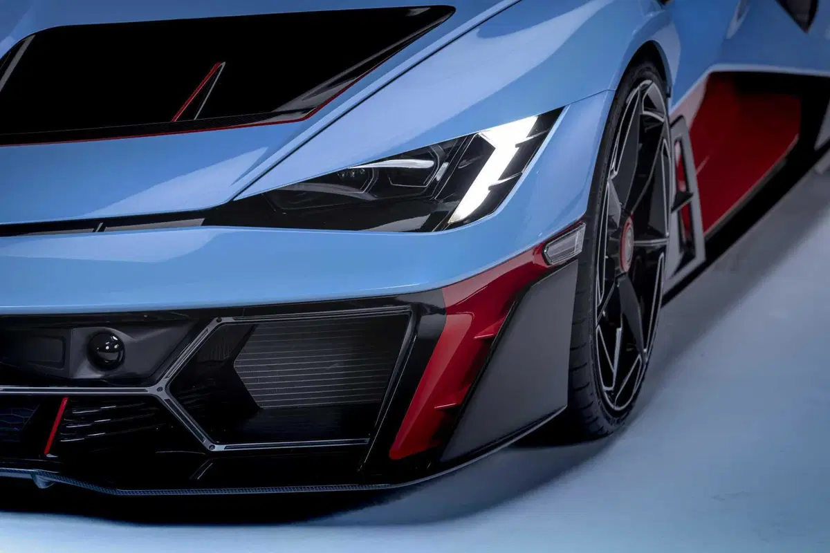 Lamborghini Fenomeno Roadster: 1080 CV ibridi a cielo aperto, ne nasceranno soltanto 15 nel mondo (18)