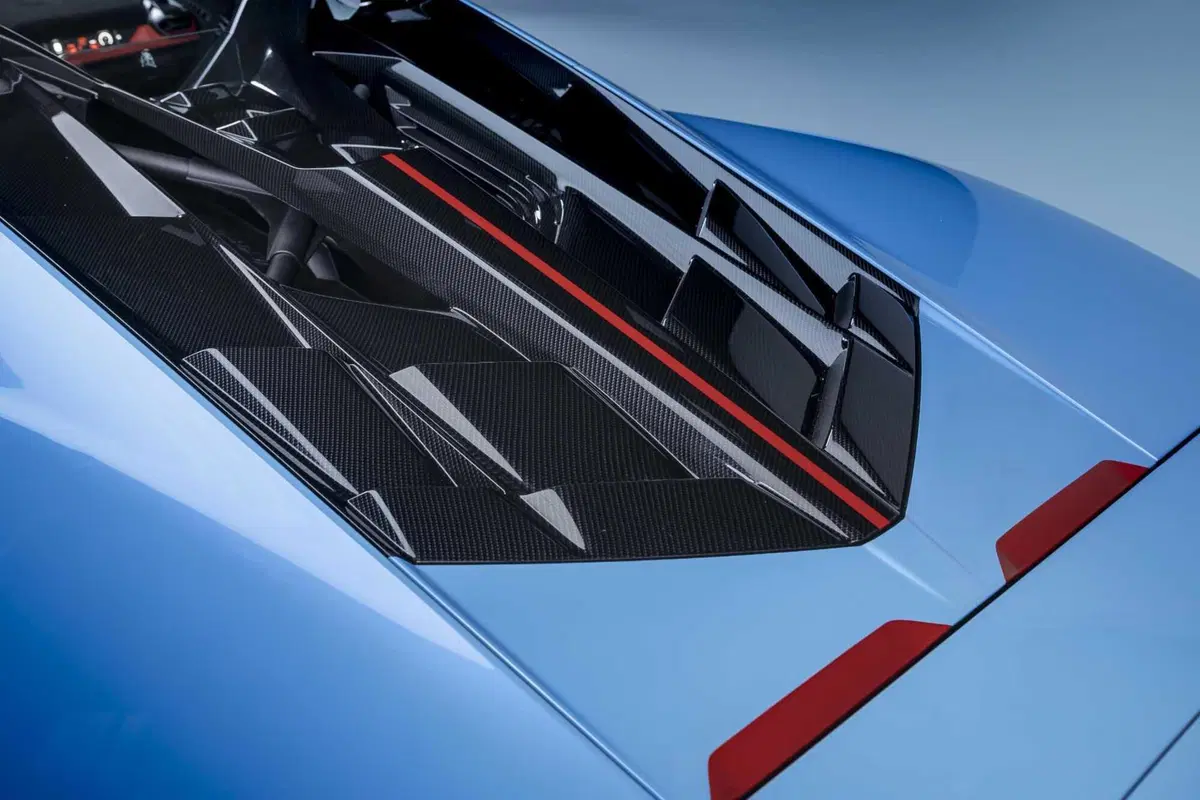 Lamborghini Fenomeno Roadster: 1080 CV ibridi a cielo aperto, ne nasceranno soltanto 15 nel mondo (19)