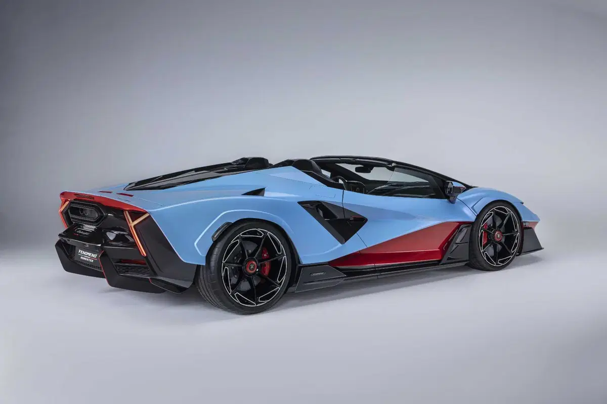 Lamborghini Fenomeno Roadster: 1080 CV ibridi a cielo aperto, ne nasceranno soltanto 15 nel mondo (22)