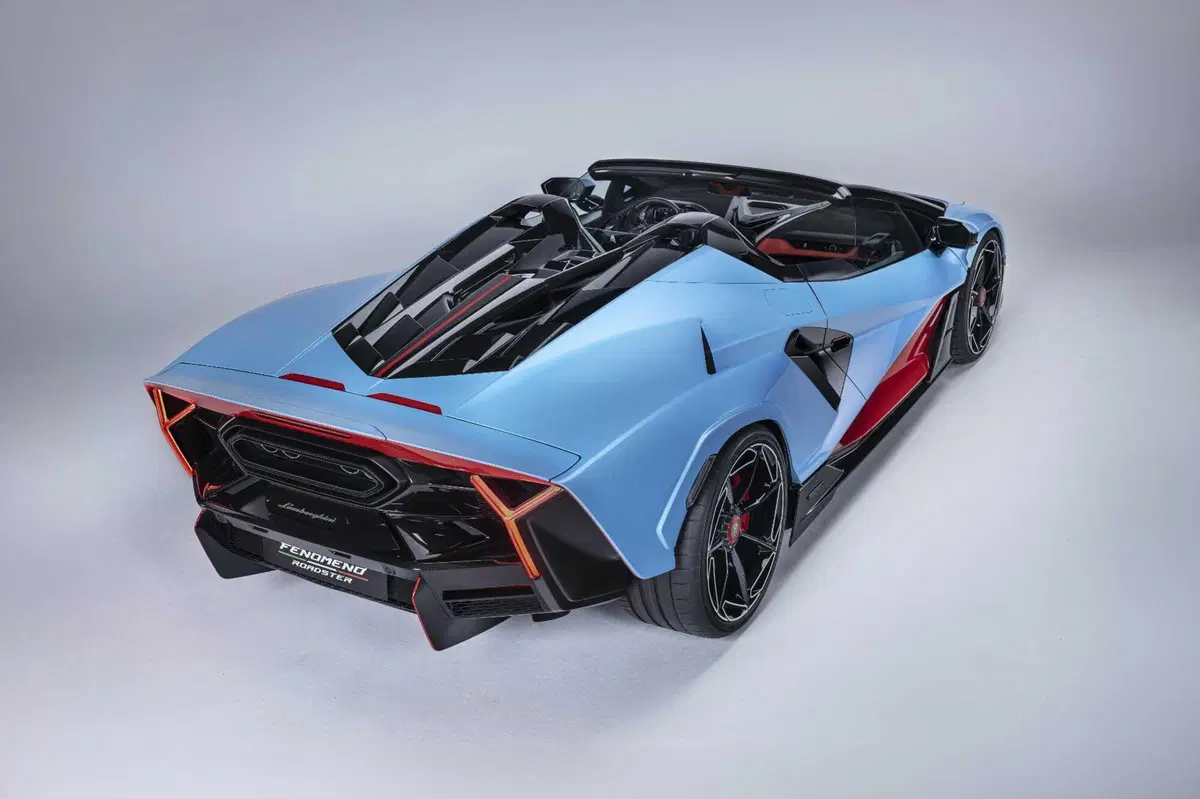 Lamborghini Fenomeno Roadster: 1080 CV ibridi a cielo aperto, ne nasceranno soltanto 15 nel mondo (27)