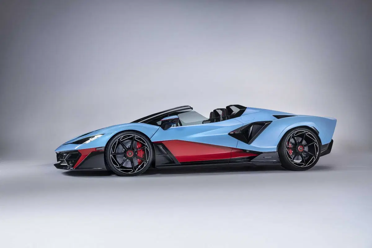 Lamborghini Fenomeno Roadster: 1080 CV ibridi a cielo aperto, ne nasceranno soltanto 15 nel mondo (32)