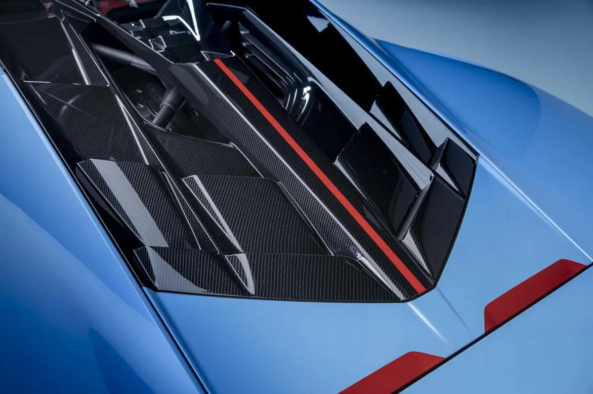 Lamborghini Fenomeno Roadster: 1080 CV ibridi a cielo aperto, ne nasceranno soltanto 15 nel mondo (36)